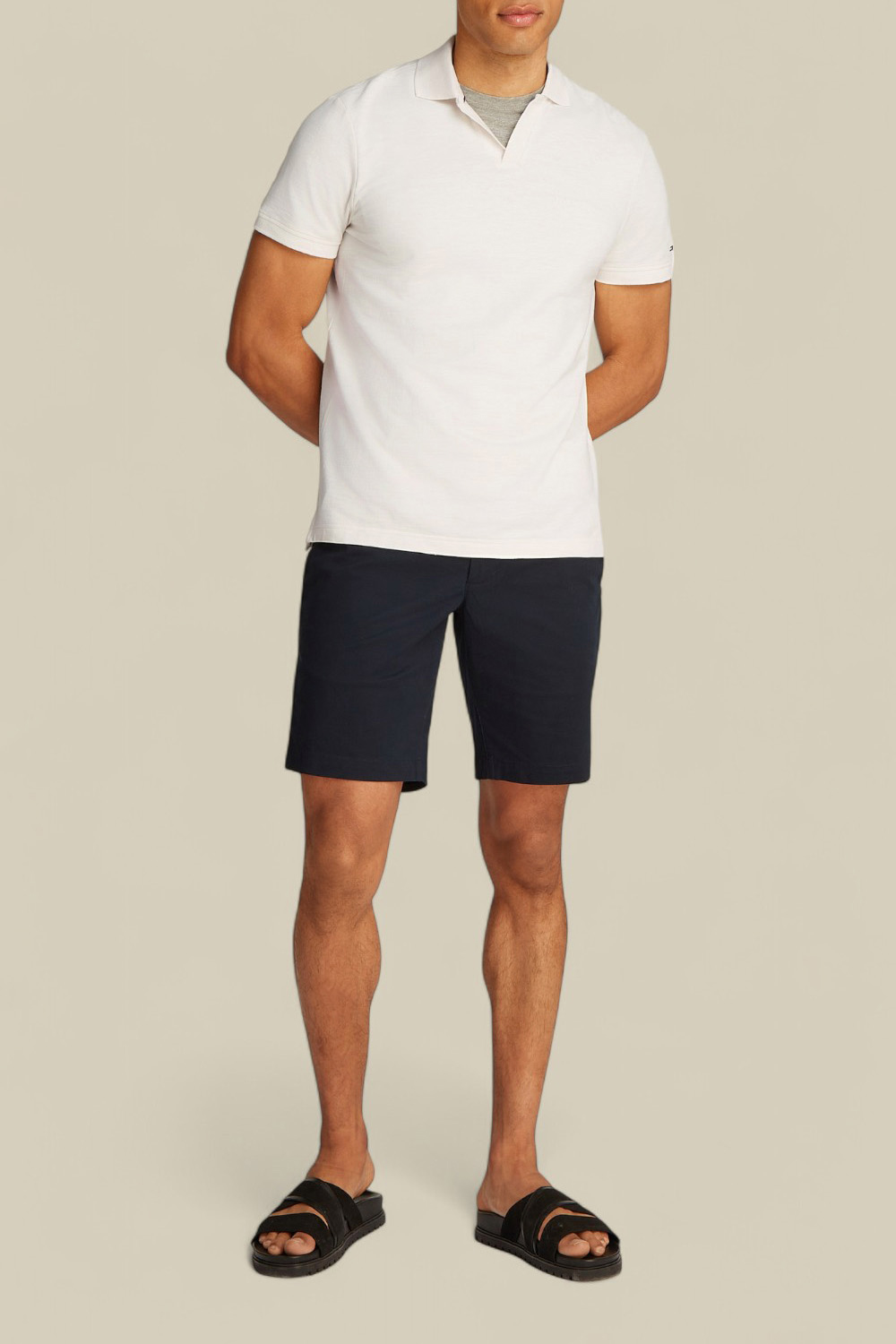 תמונת כל הלוק של חולצת פולו